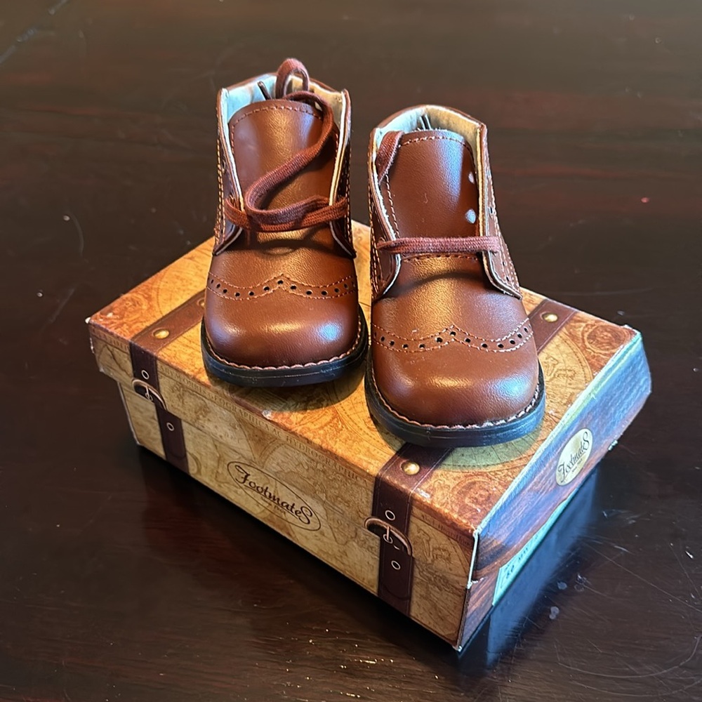 FootMates Cole Lace Up Shoes